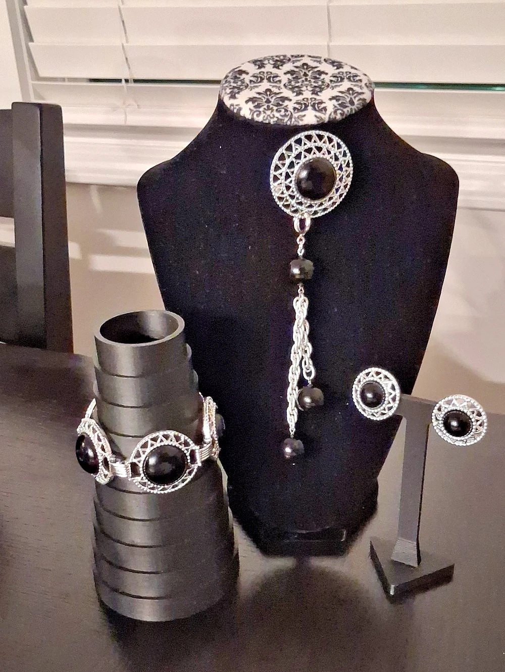 Sarah Coventry Black & Silver Jewelry Set Like New